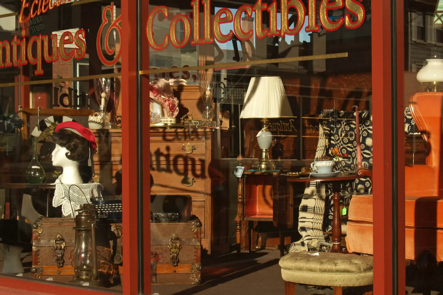 Antiques in the windows of an antique shop in a town near L'Auberge Provençale